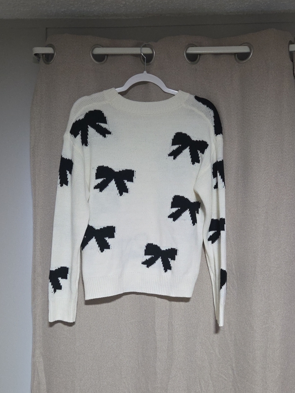 White Sweater With Bow Pattern